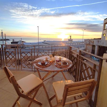 Potato Beach Apartment At Beach Front & Sea View Lagos Exterior foto